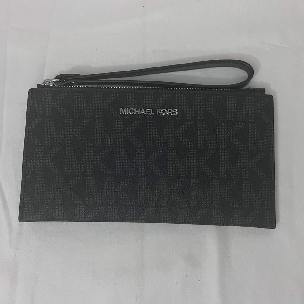 MICHAEL KORS Jet Set Zip Wristlet